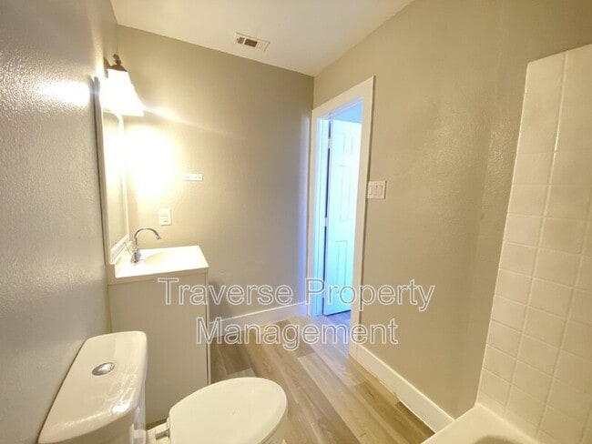 Building Photo - 5125 Sunshine Dr