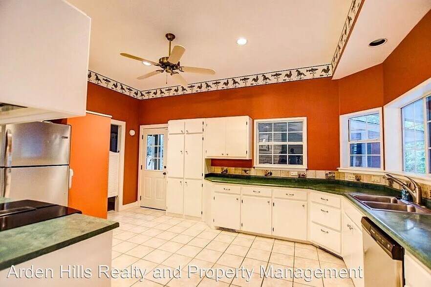 Building Photo - 1708 Quinlan Creek Dr