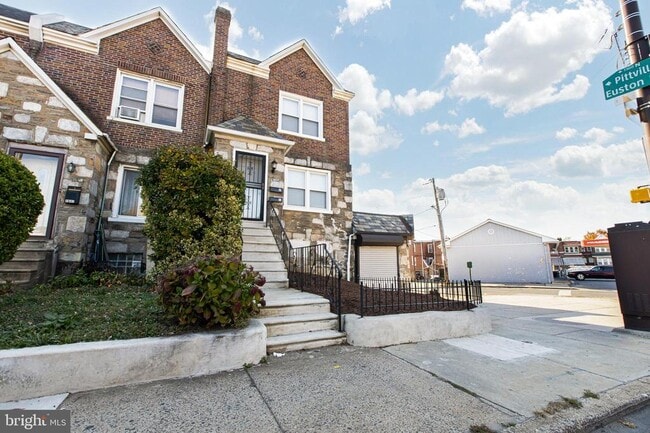 Building Photo - 1650 W Cheltenham Ave