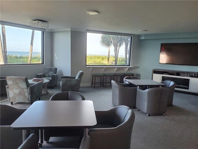 Building Photo - 1050 Longboat Club Rd