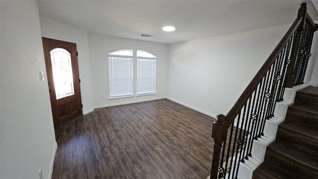 Building Photo - 21123 Amber Crossing Dr