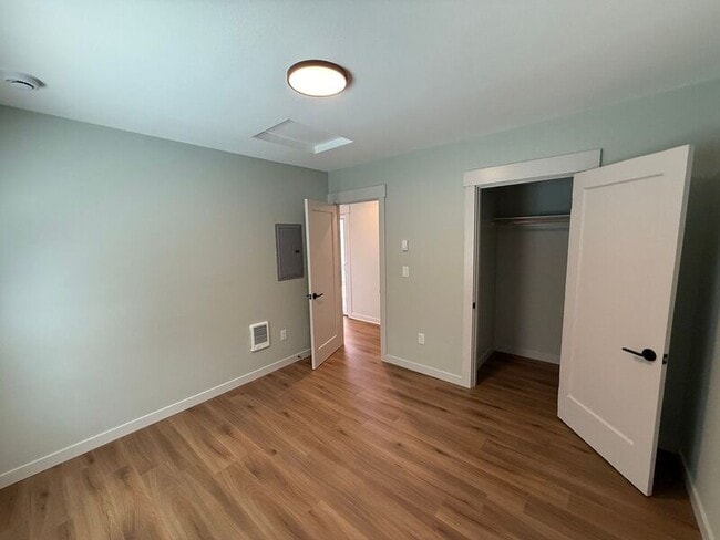 Building Photo - 805 Boxwood Ln SE