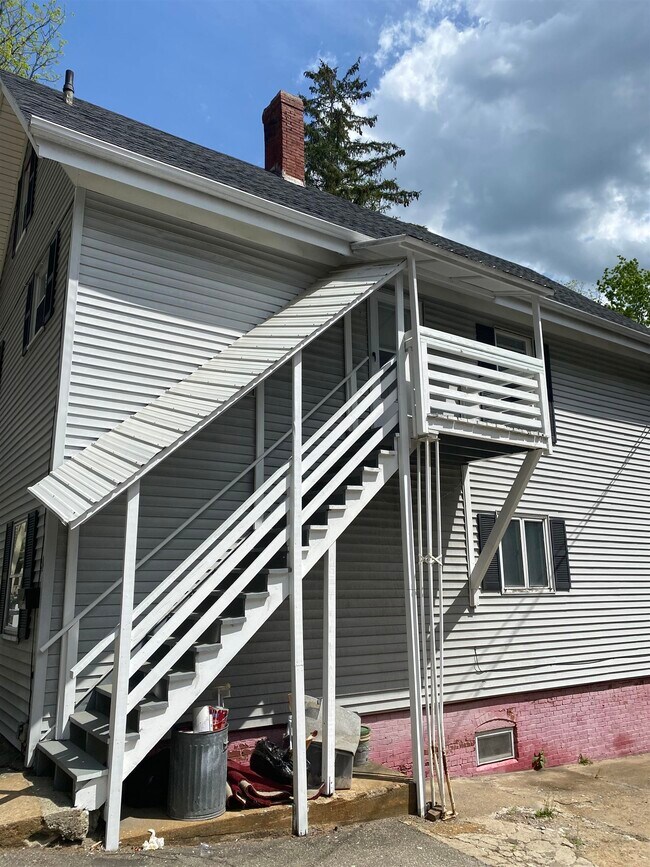 Building Photo - 22.5 W High St