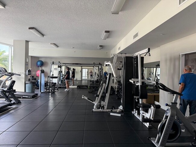 Building Photo - 601 NE 23rd St