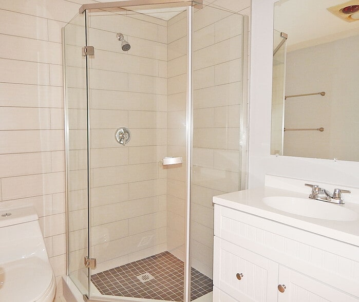 Building Photo - 10 Rogers St