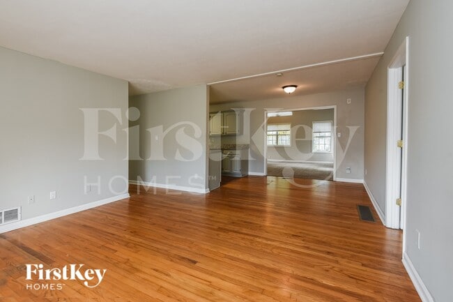 Building Photo - 4104 Middle Dr