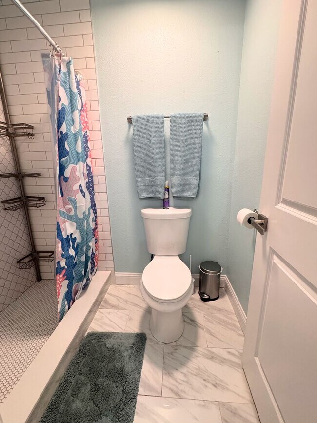 Building Photo - Welcome to Your Dream Home in the Heart of Largo!