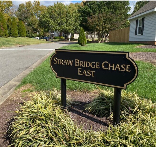 Building Photo - 2536 E Straw Bridge Chase