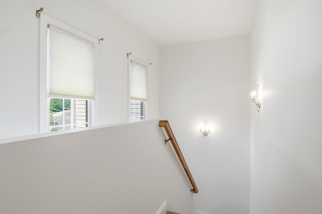 Building Photo - 2645 Blossom Trail E