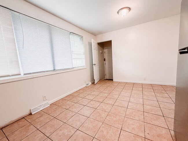 Building Photo - 10229 Edgefield Dr