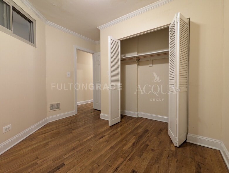 Building Photo - 6935 N Oakley Ave