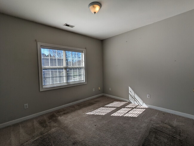 Building Photo - Room in House on Priory Ct