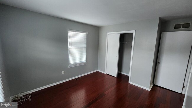 Building Photo - 500 Stratford Ct
