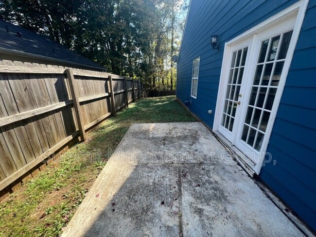 Building Photo - 6381 Klondike River Rd