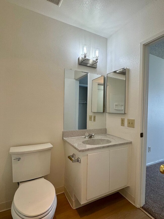 Building Photo - Spacious Upstairs Two-Bedroom 1 & 1/2 Bath...
