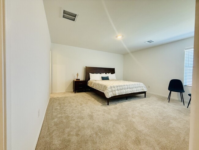 Building Photo - 5941 Bradford Pear Ln