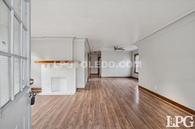 Building Photo - 2224 W Sylvania Ave