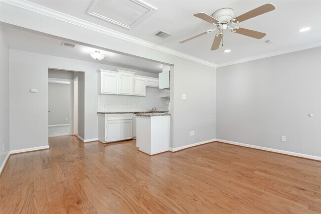 Building Photo - 4931 Junius St