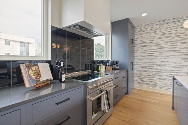 Building Photo - 1117 3rd Ave S