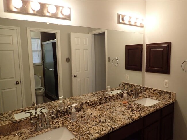 Building Photo - 2130 Greencove Ln