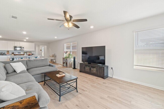 Building Photo - 5252 Peach Dr