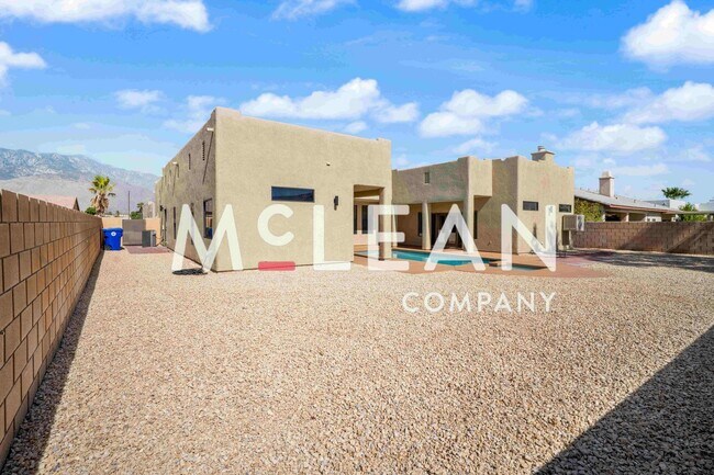 Building Photo - 3 Bed & 3 Bath Home with Private Pool & Spa