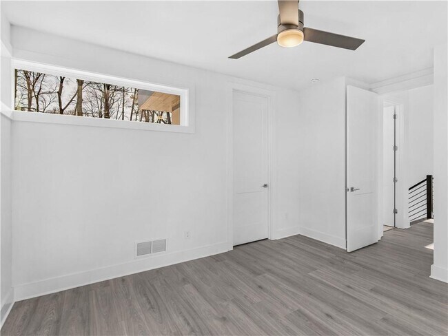 Building Photo - 3258 S Bay Dr