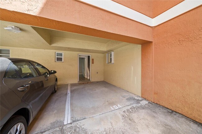 Building Photo - 1611 SW 2nd Ct