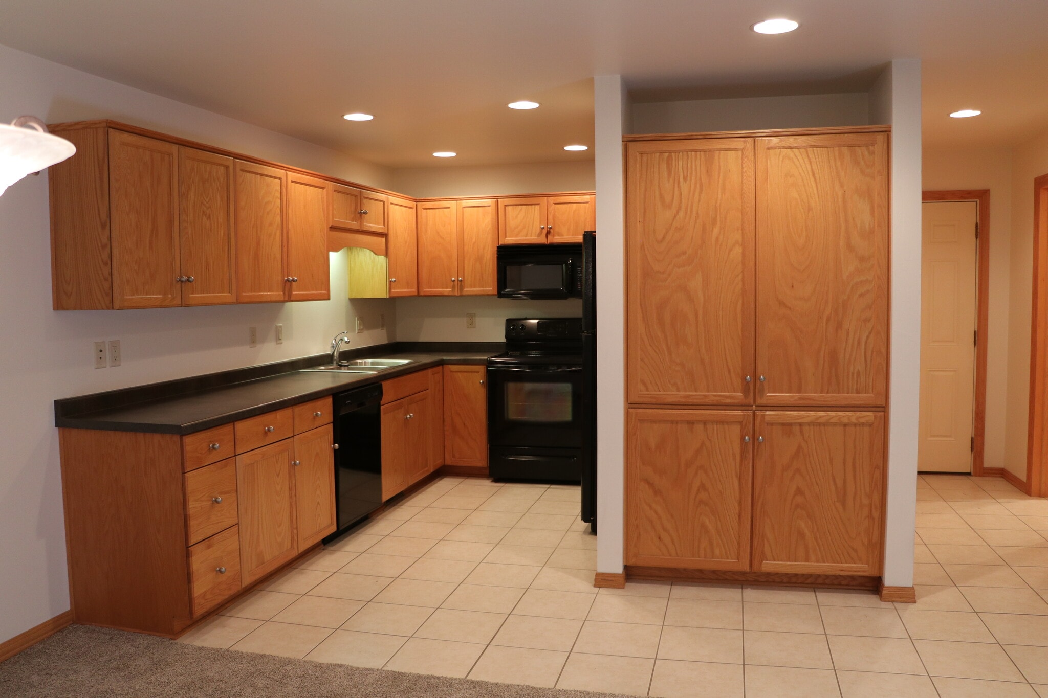 Kitchen - 932 Cedar St