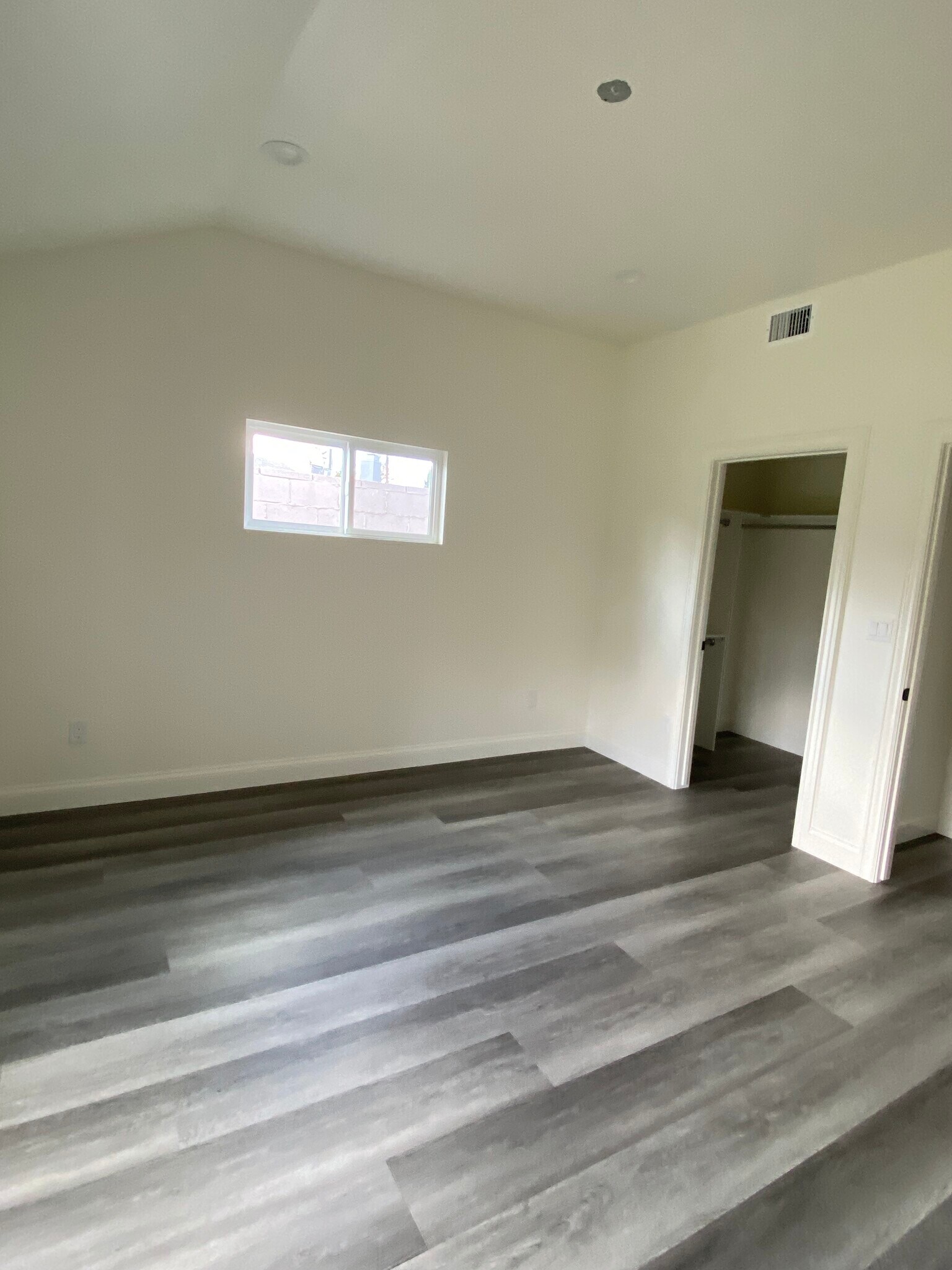 Building Photo - 7911 Glade Ave