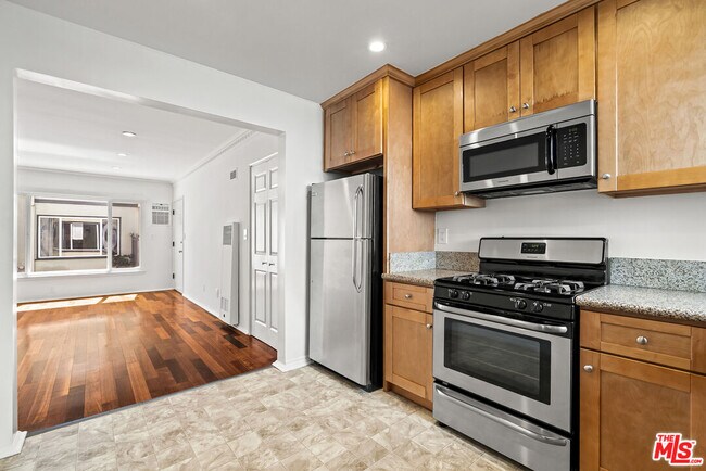 Building Photo - 1235 N Harper Ave