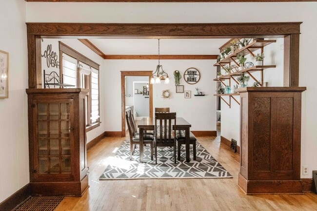 Building Photo - Charming 3 Bedroom Home with Hardwood Floo...