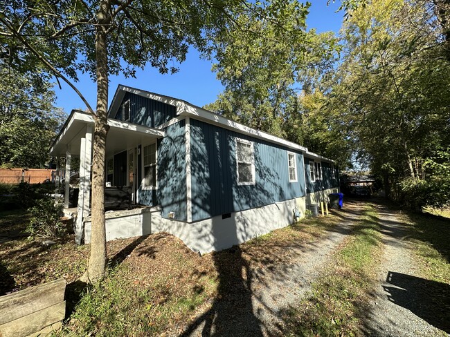 Building Photo - 502 Whitaker Street