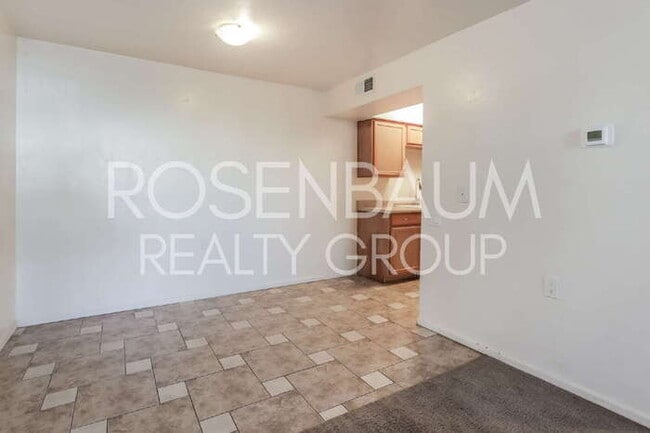 Building Photo - Gorgeous 1-bed, 1-bath downstairs apartmen...