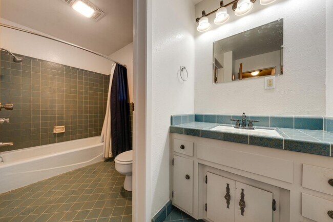 Building Photo - 12707 Leo Ln