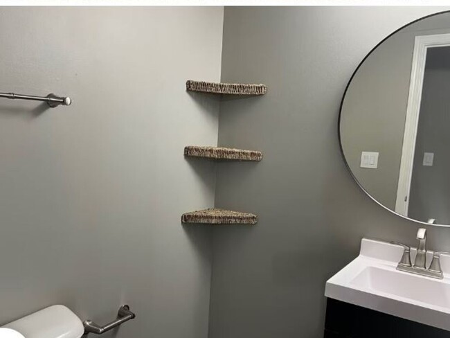 Building Photo - 512 Lincoln Station Dr