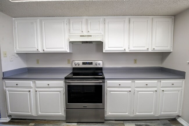Building Photo - 3811 Bremen Ave