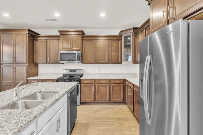 Building Photo - **SPECIAL LEASE INCENTIVE** Beautiful 3 BR...