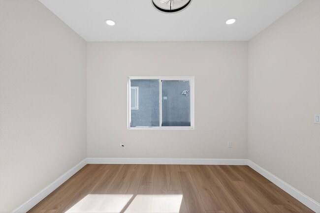 Building Photo - 8090 Flanders Dr