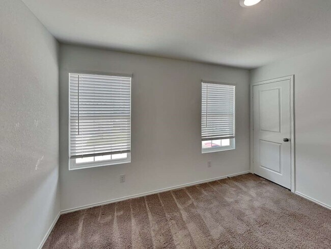 Building Photo - 144 Parish Ln