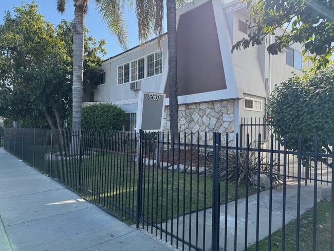 Building Photo - 6633 Woodley Ave