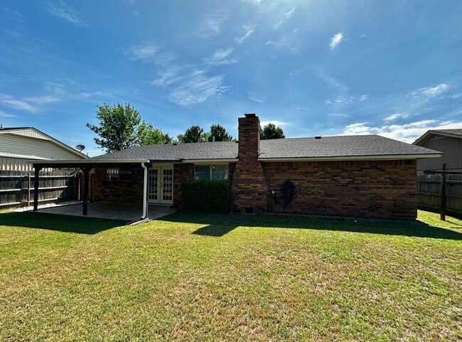 Building Photo - Remodeled