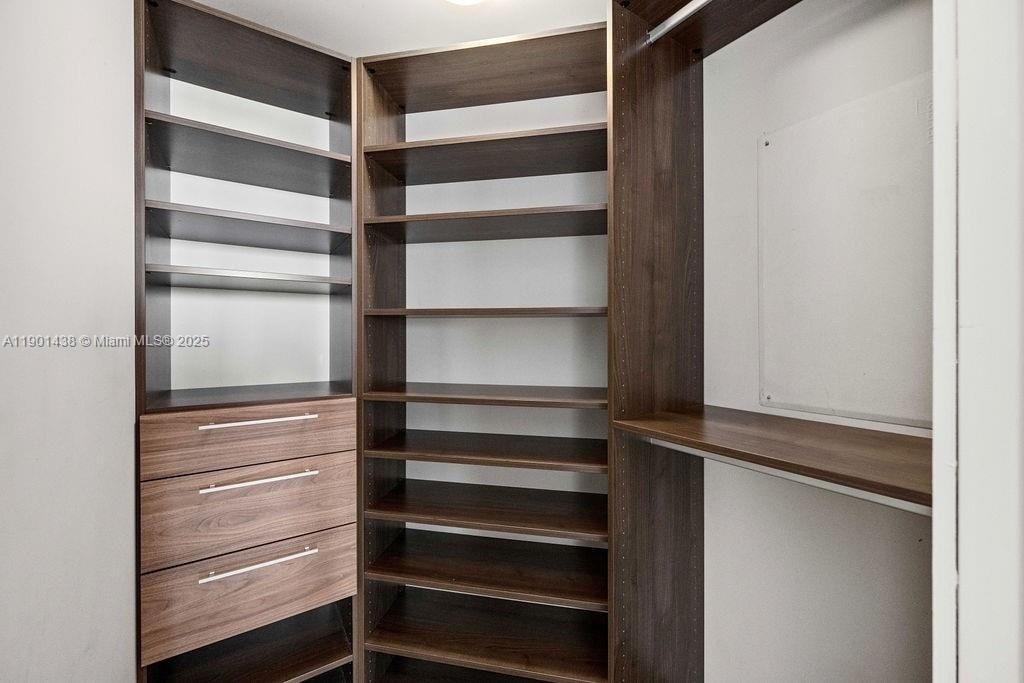 Building Photo - 650 NE 32nd St