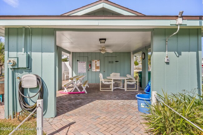 Building Photo - 194 Queens Ct