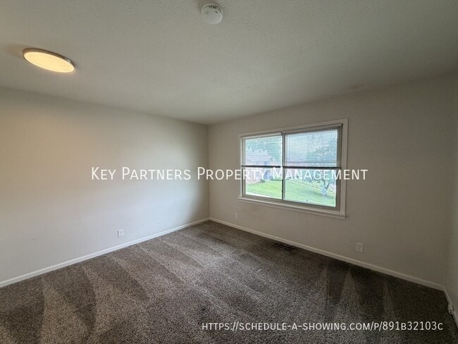 Building Photo - 8833 Glenwood Ct