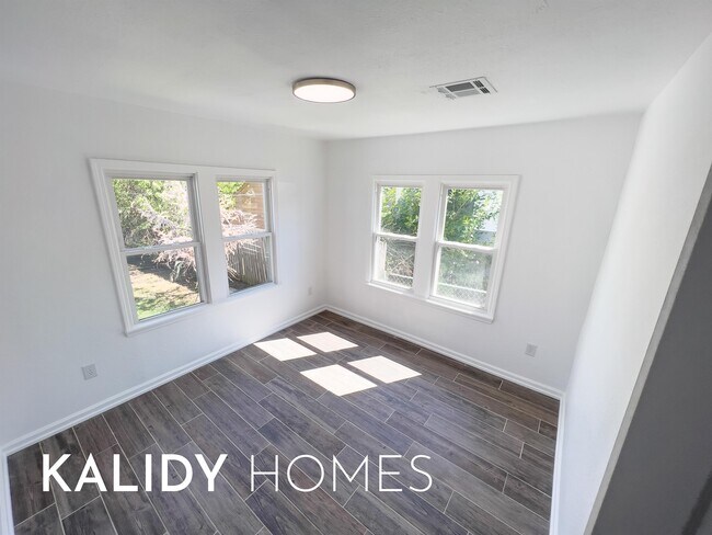 Building Photo - 3504 N Westmont St