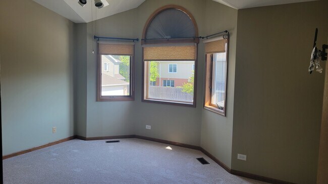 Building Photo - 104 Quail Dr