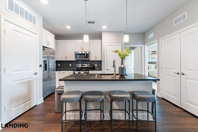 Building Photo - 918 Aventine Dr