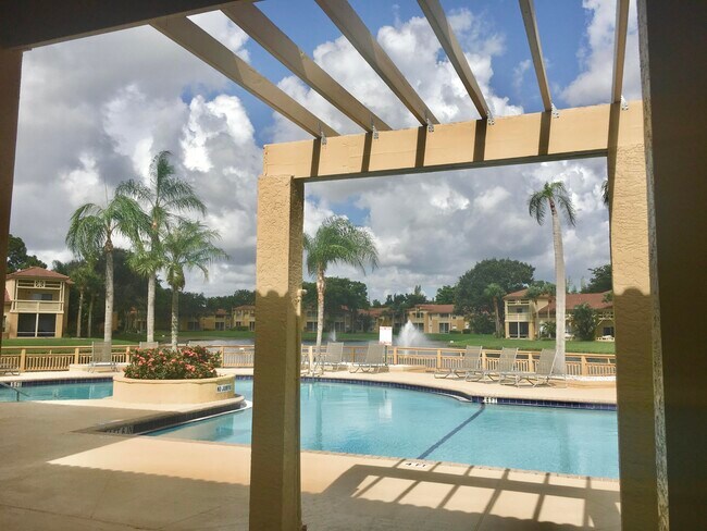 Building Photo - 4863 Via Palm Lakes