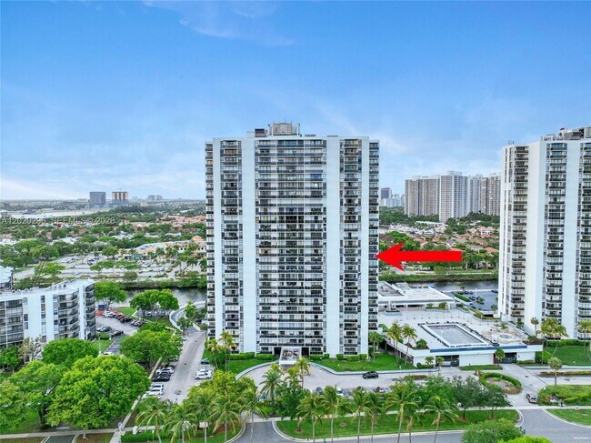 Building Photo - 3625 N Country Club Dr